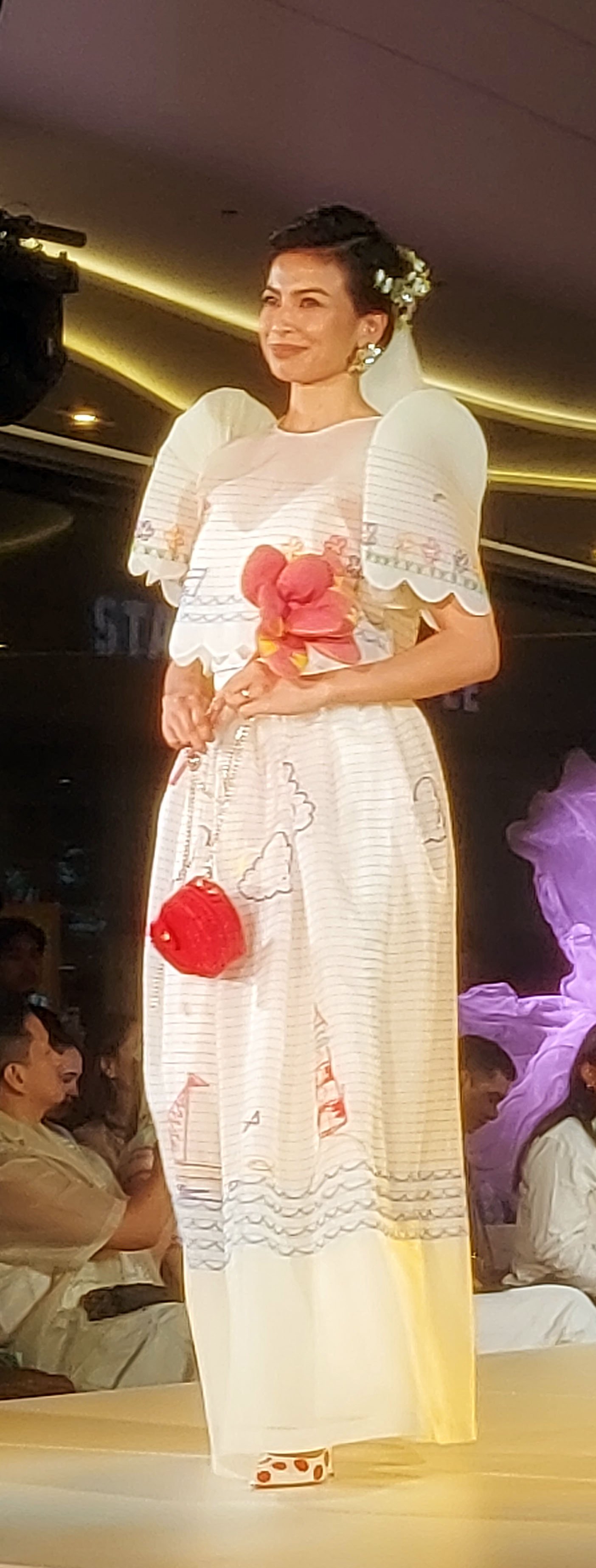 Actress Glaiza de Castro in a modern Filipiniana wedding dress.