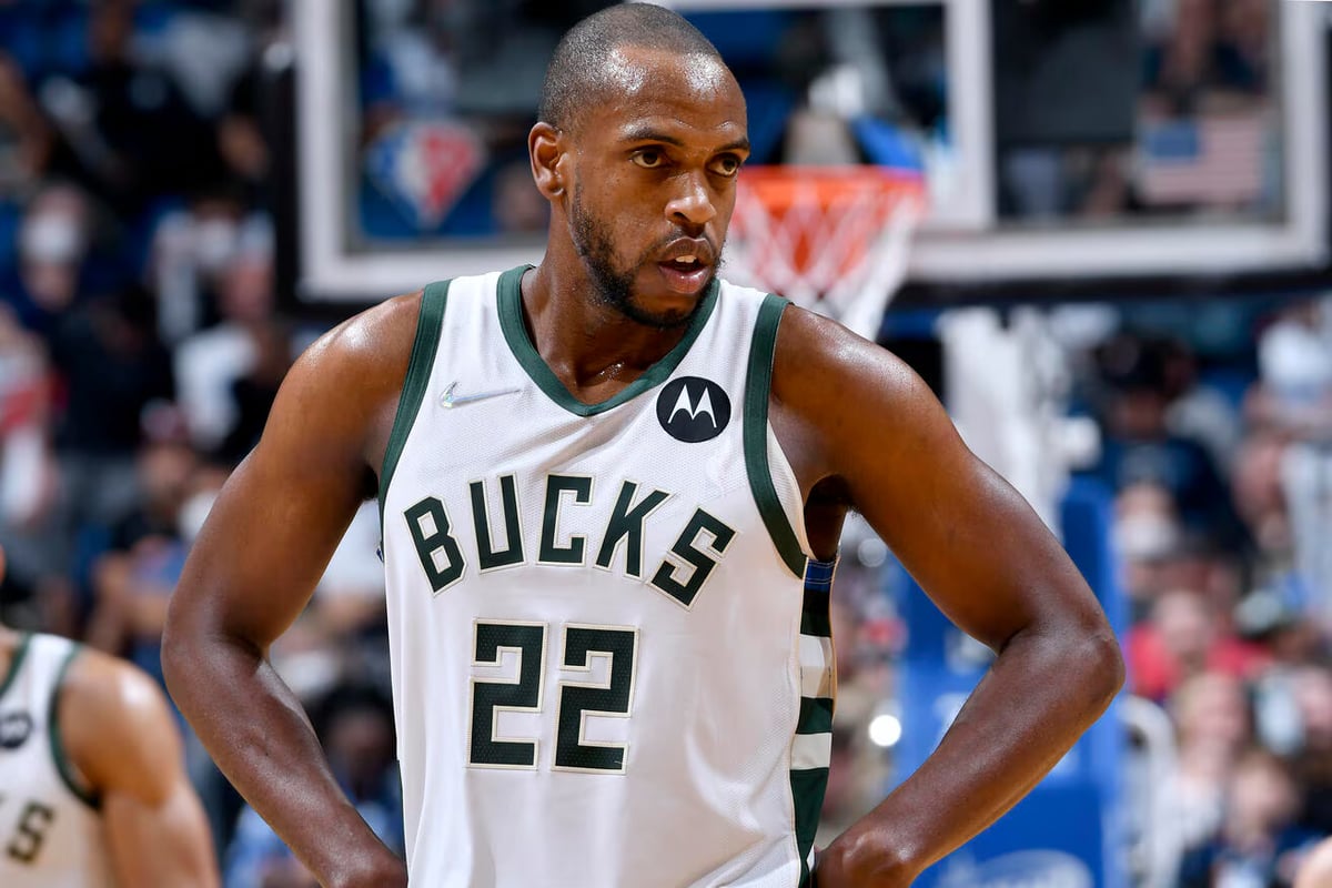 Khris Middleton for the Bucks in the 2022 season.