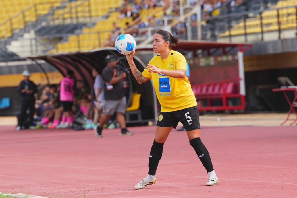 Long bags Thai Women’s League MVP award
