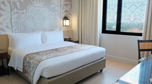 Deluxe king room