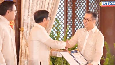 Philippine Ports Authority general manager, Atty. Jay Daniel Santiago (rightmost) receives the certification from President Ferdinand Marcos Jr. (center) and Finance Secretary Frederick Go in Malacañang Palace for its inclusion in the ‘Billionaires Club’ after transmitting P5.33-billion dividend for Fiscal Year 2025 at the Bureau of Treasury.