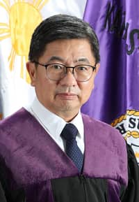 Justice Lopez urges PUP law graduates to join government service