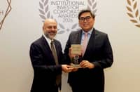 SM Investments executive vice president for Treasury, Finance and Planning Erwin G. Pato (right) receives the Philippines' Best CFO award from Alpha Southeast Asia Publisher Siddiq Bazarwala.
