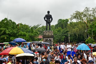800 ralllyists flock to Liwasang Bonifacio for United People's Initiative