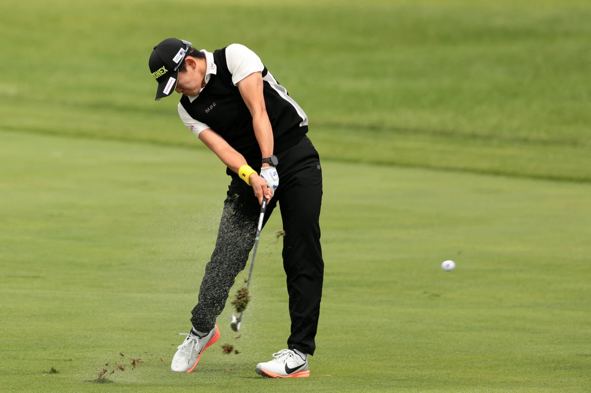 Evian: Iwai opens 2-shot lead