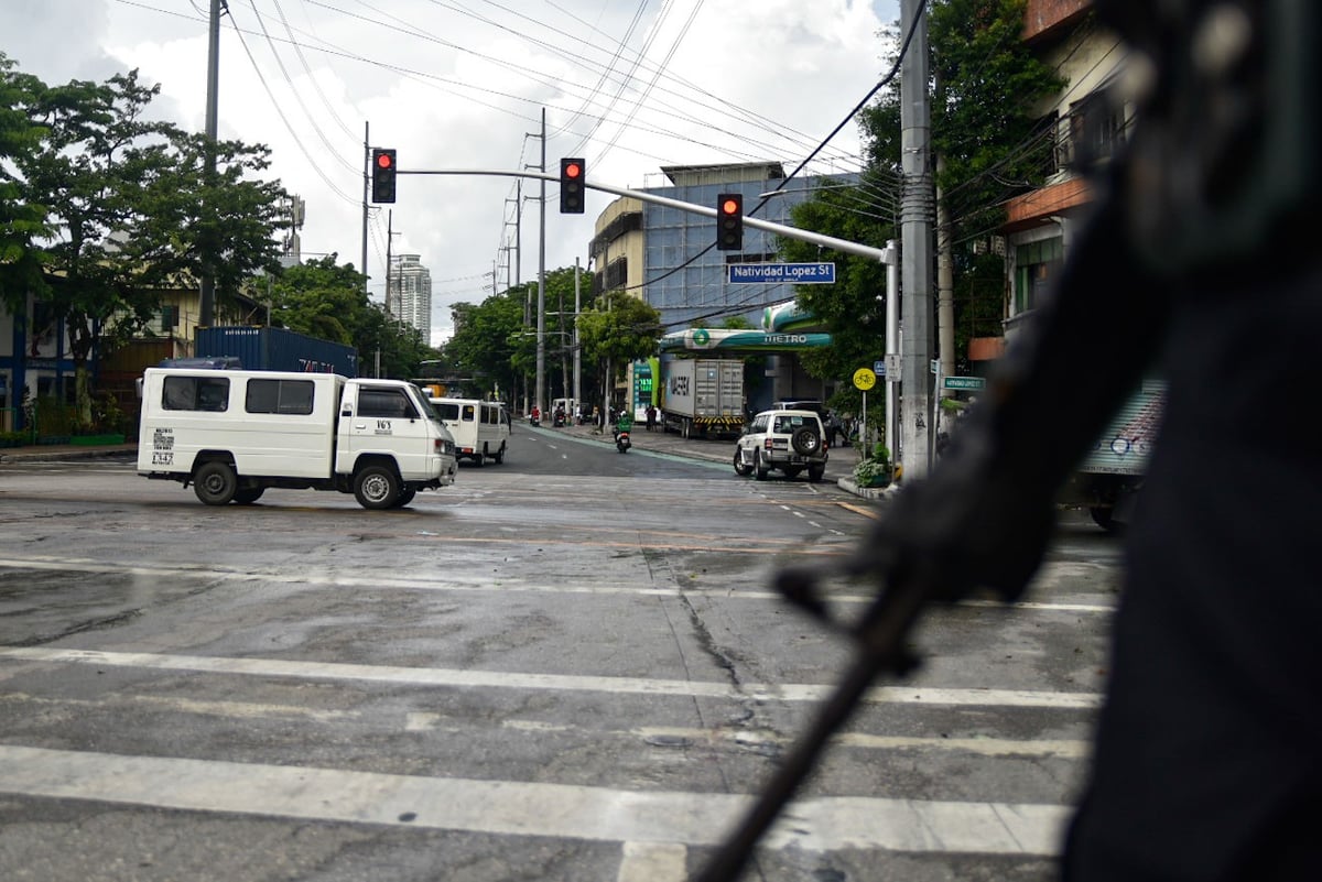 2,000 police officers from the Philippine National Police (PNP) are in standby on Ayala Bridge in Manila on Friday, July 10,
National Capital Region Police Office confirms the deployment to maintain peace and order on the scheduled United People's Initiative protest, later at 3:00 p.m. l Zedrich Xylak Madrid
