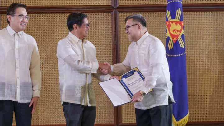 WITH Department of Finance Secretary Frederic D. Go standing beside him, President Ferdinand R. Marcos, Jr. congratulates PCSO general manager of the Philippine Charity Sweepstakes office general manager Melquiades A. Robles for PCSO's being among the top government-owned-and-controlled corporations which have substantially contributed dividends to the national government this year.