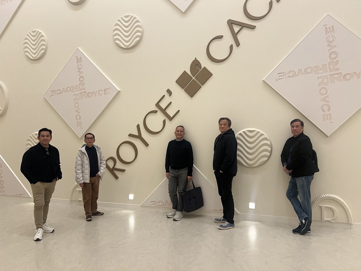 INSIDE the Royce Cacao & Chocolate Town, Leo Tiopes, Gary Garcia, Rene Alcala (the author), Ramon Tan and Dr. Larry Mallari.