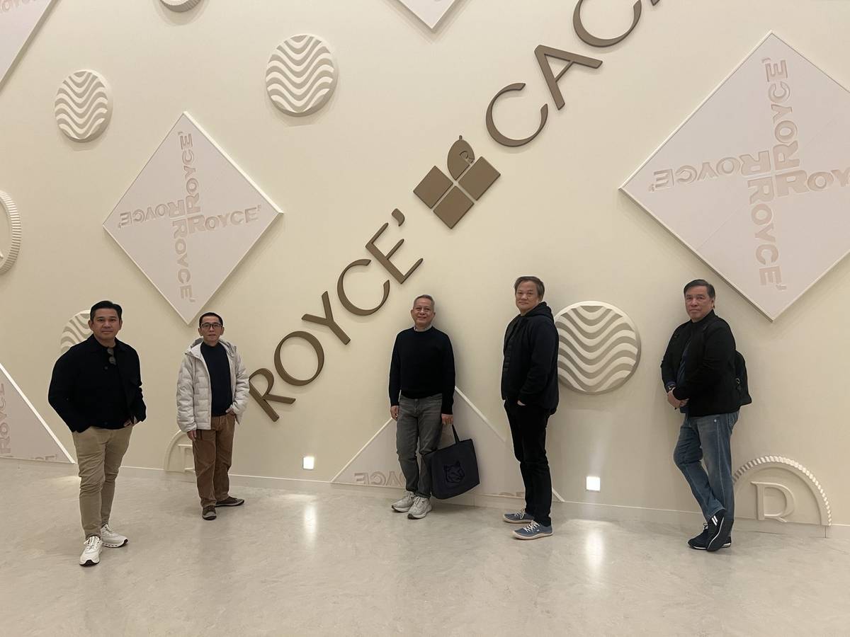 INSIDE the Royce Cacao & Chocolate Town, Leo Tiopes, Gary Garcia, Rene Alcala (the author), Ramon Tan and Dr. Larry Mallari.