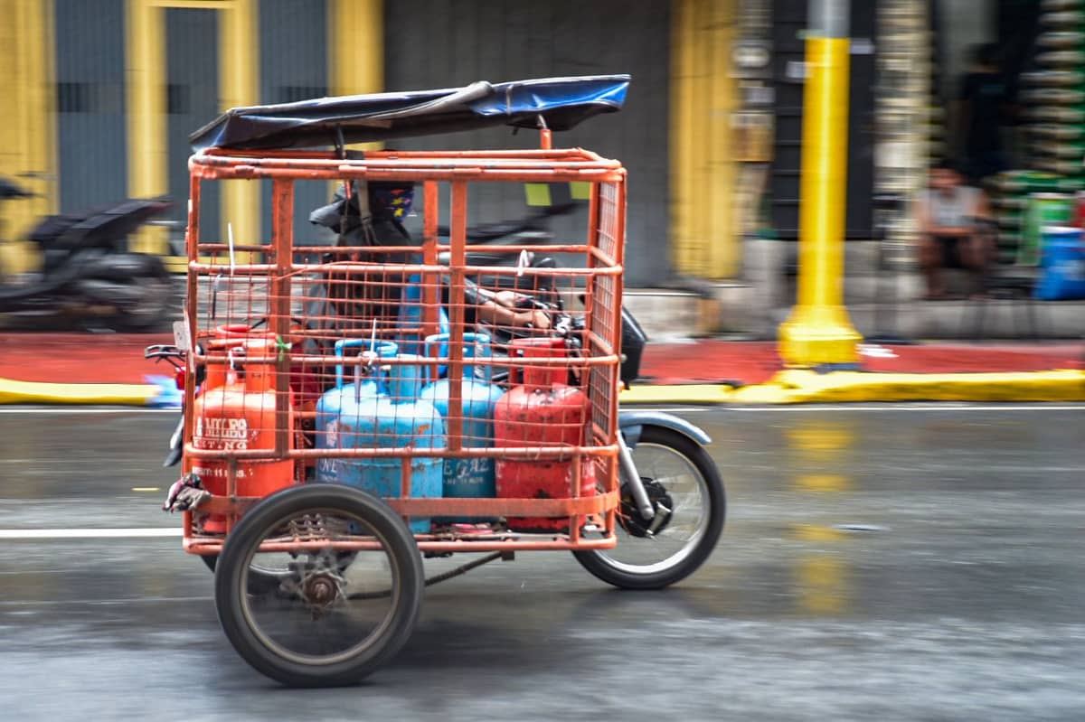 Scenes around España Blvd in Manila as people in the area are doing their everyday routine during Typhoon Inday's stay on 10 July. l Zedrich Xylak Madrid