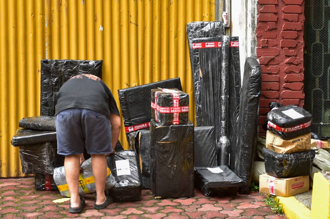 Scenes around España Blvd in Manila as people in the area are doing their everyday routine during Typhoon Inday's stay on 10 July. l Zedrich Xylak Madrid