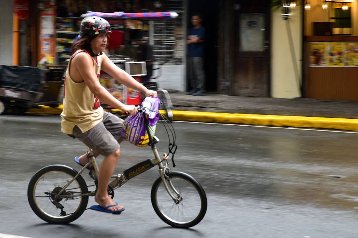 Scenes around España Blvd in Manila as people in the area are doing their everyday routine during Typhoon Inday's stay on 10 July. l Zedrich Xylak Madrid