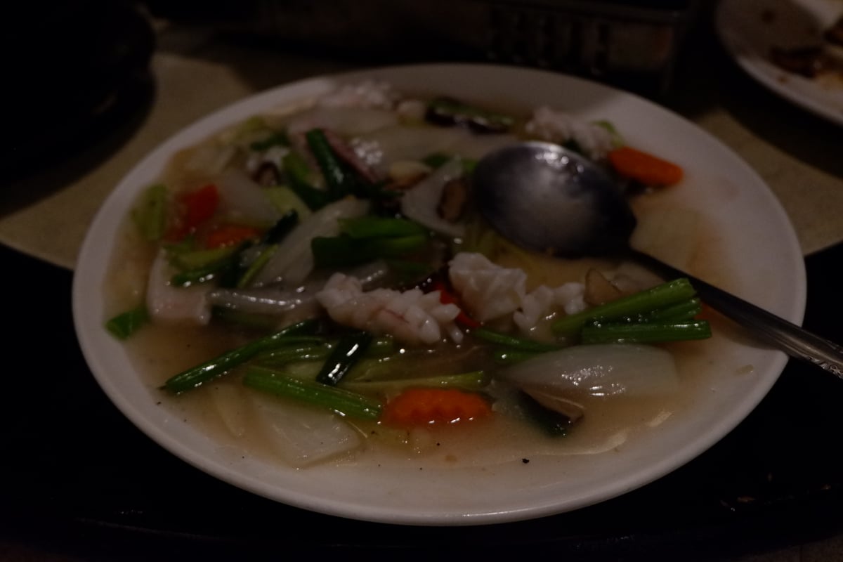 A hidden Luzhou gem, Gutsuo Restaurant serves bold Taiwanese comfort food—with its spicy stinky tofu soup as the star.