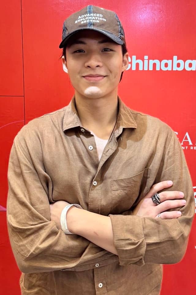 ARTIST Denzel Chang.