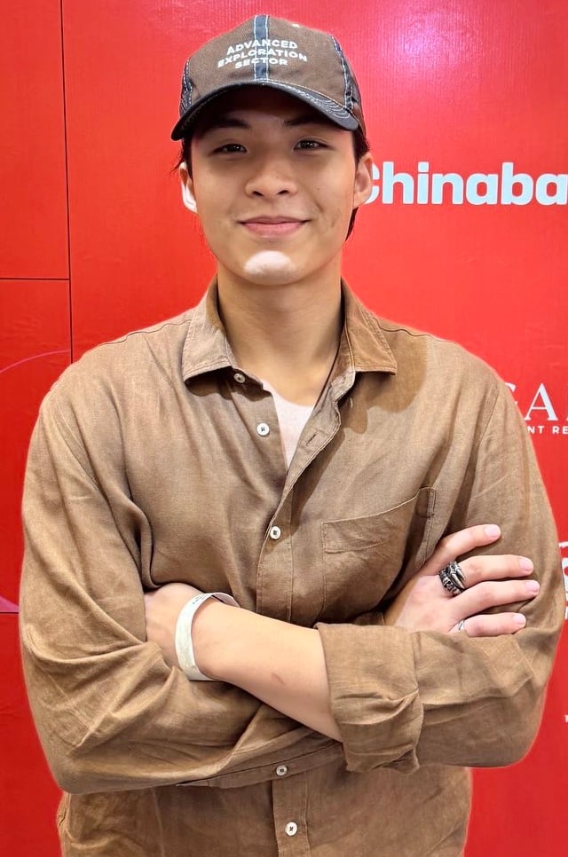 ARTIST Denzel Chang.