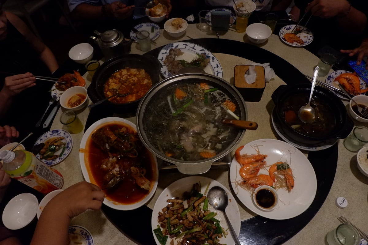 A hidden Luzhou gem, Gutsuo Restaurant serves bold Taiwanese comfort food—with its spicy stinky tofu soup as the star.