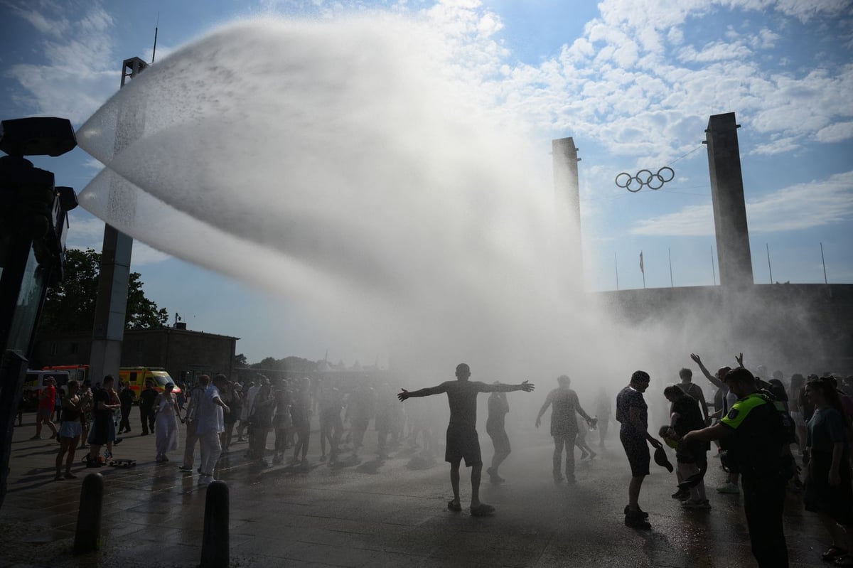 Americans keep flocking to Europe despite heat
