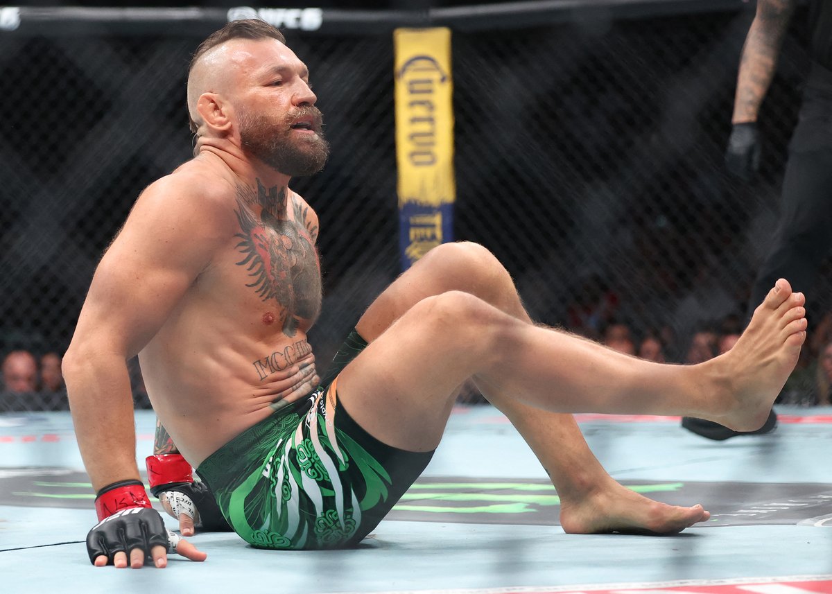 Knee injury spoils McGregor return