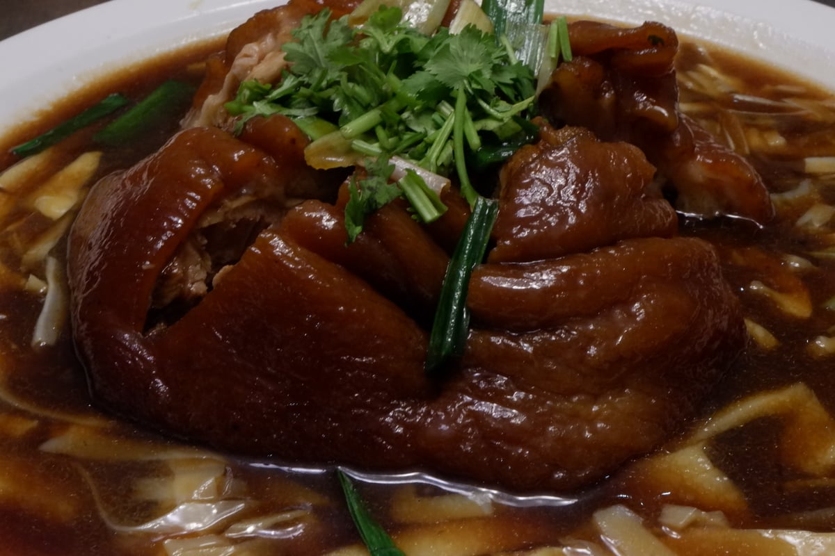 Bold flavors, home-style cooking. Jinshan Hakka Restaurant has been serving comforting Hakka classics since 1990.