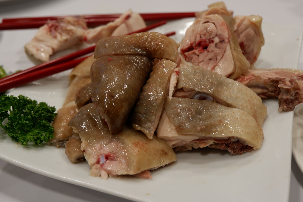 Recognized with a Michelin Bib Gourmand, Mao Yuan Restaurant has been delighting diners since 1971 with authentic Taiwanese dishes rooted in family recipes and fresh flavors.