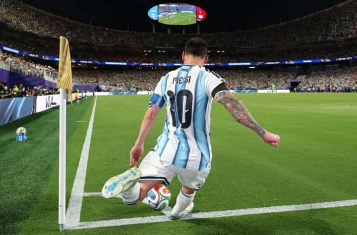 Argentina survives Swiss scare, sets up semifinal clash with England