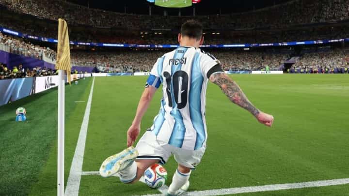 Argentina's forward Lionel Messi shoots a corner kick during the 2026 World Cup quarter-final match against Switzerland at the Kansas City Stadium in Kansas City on July 11, 2026.