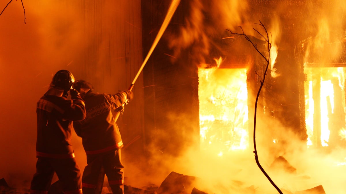 Huge bar fire kills at least 27, injures 22