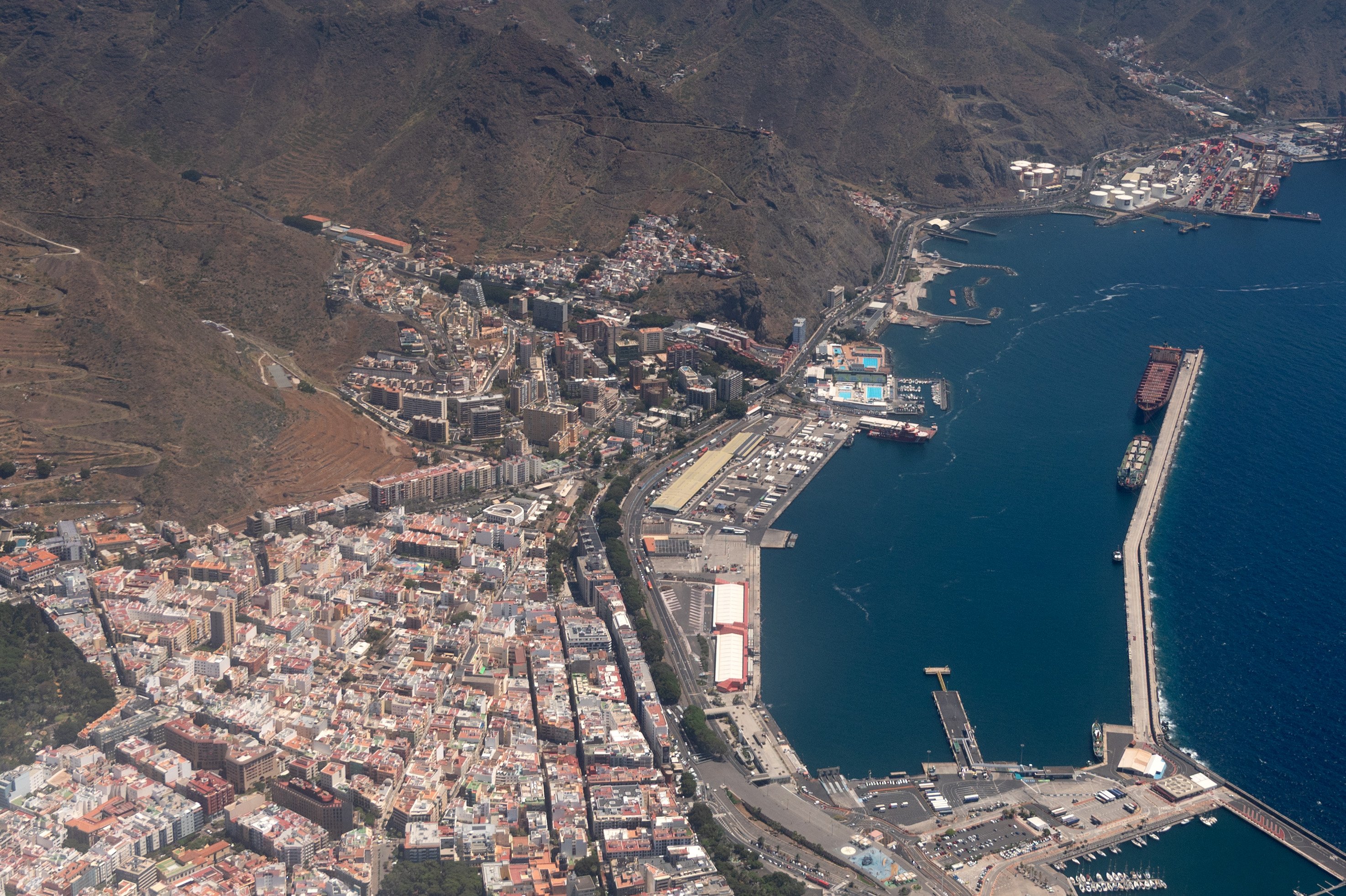Spain tourism revenue rises as visitors spend more