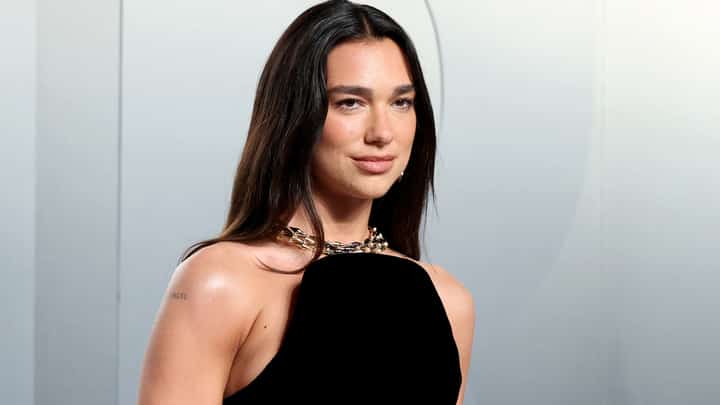 LOS ANGELES, CALIFORNIA - MARCH 15: Dua Lipa attends the 2026 Vanity Fair Oscar Party Hosted By Mark Guiducci at Los Angeles County Museum of Art on March 15, 2026 in Los Angeles, California.