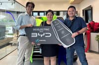 Deborah ‘Debbie’ Novero (center), a Makati-based healthcare worker, receives the symbolic key to her BYD Sealion 6 DM-i after winning the grand prize in Security Bank’s 12 Gifts of Christmas Raffle Promo.