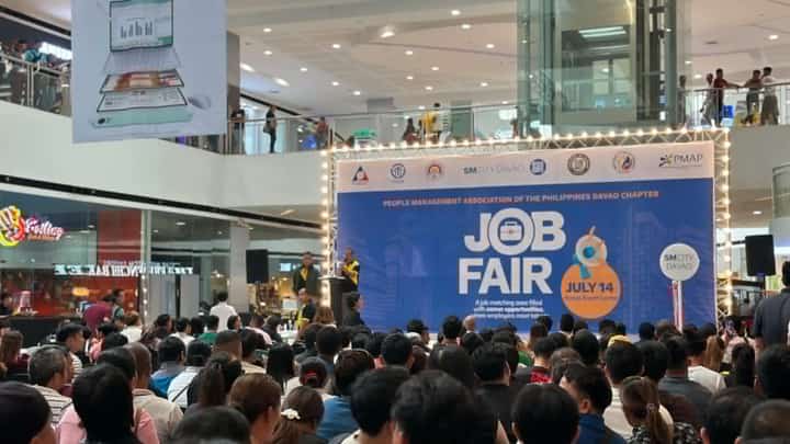 Jobseekers flock to the Annex Event Center at SM City Davao for the mall’s job fair, held in partnership with PMAP-Davao Chapter and PESO Davao.
