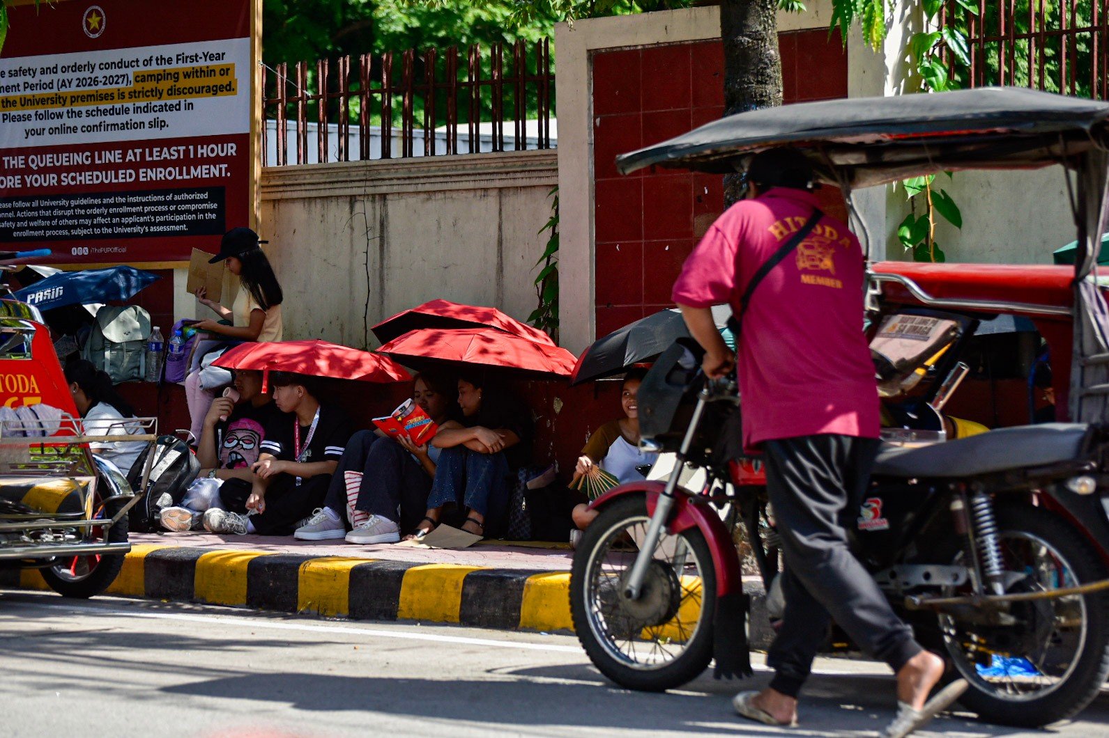 High school graduates line ups to secure enrollment slots at PUP