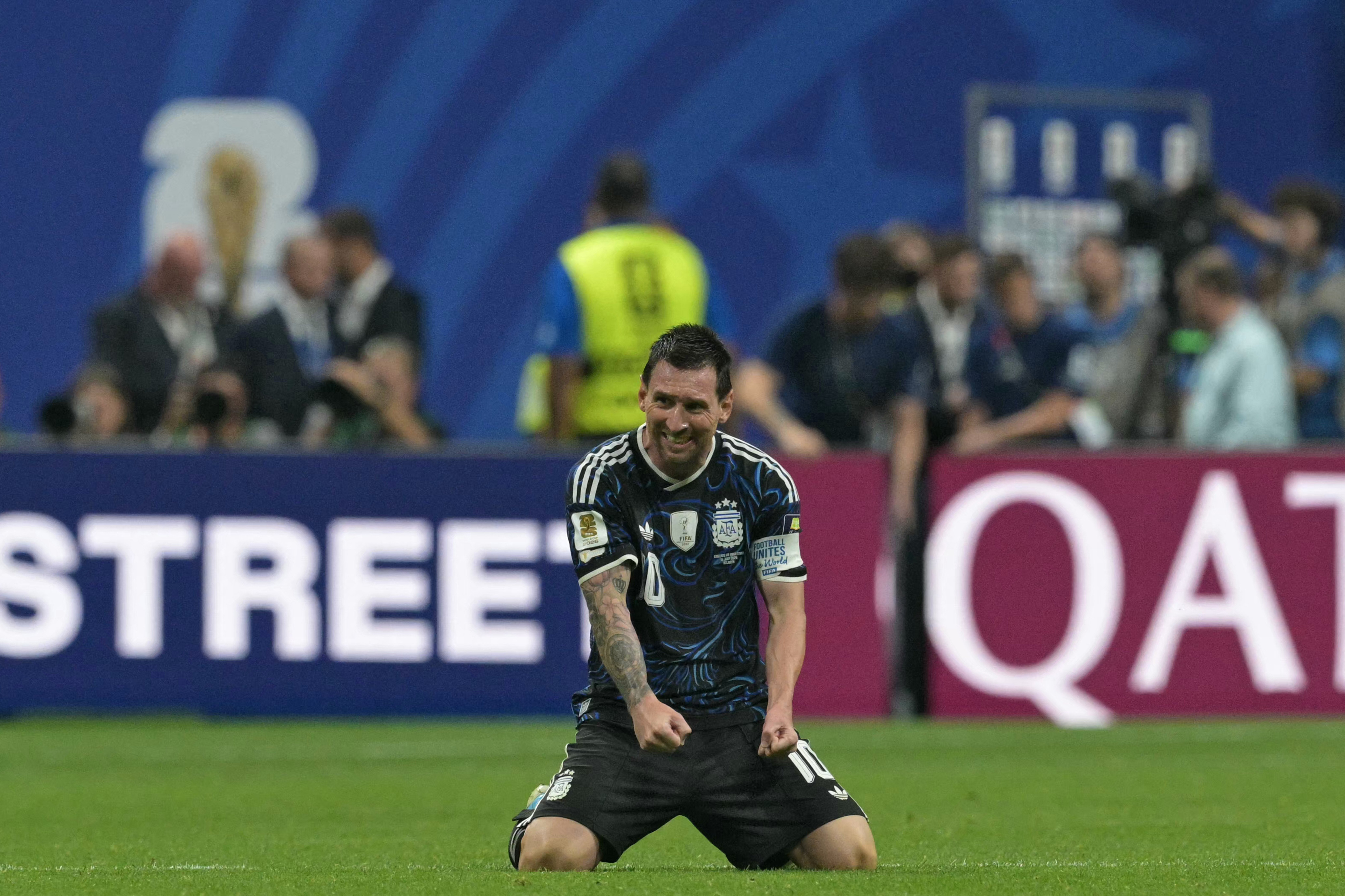 Argentina beat England 2-1 to reach World Cup final