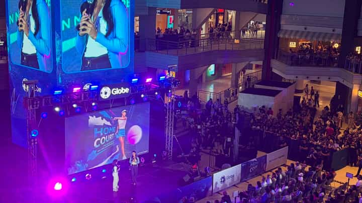 A large group of weekday crowd gathers around Alex Eala during a meet-and-greet event at the Glorietta Activity Center in Makati City on Wednesday.