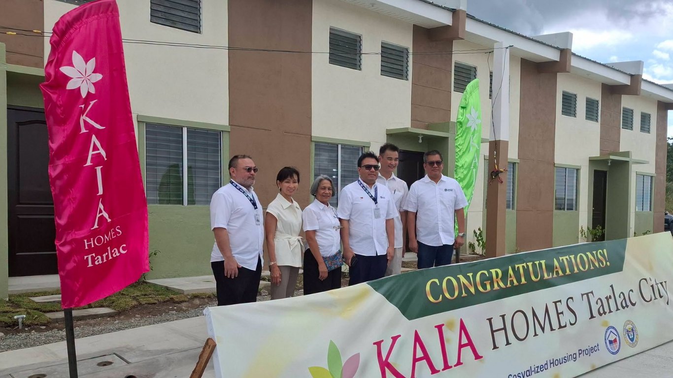 DHSUD, Pag-IBIG turn over Tarlac homes