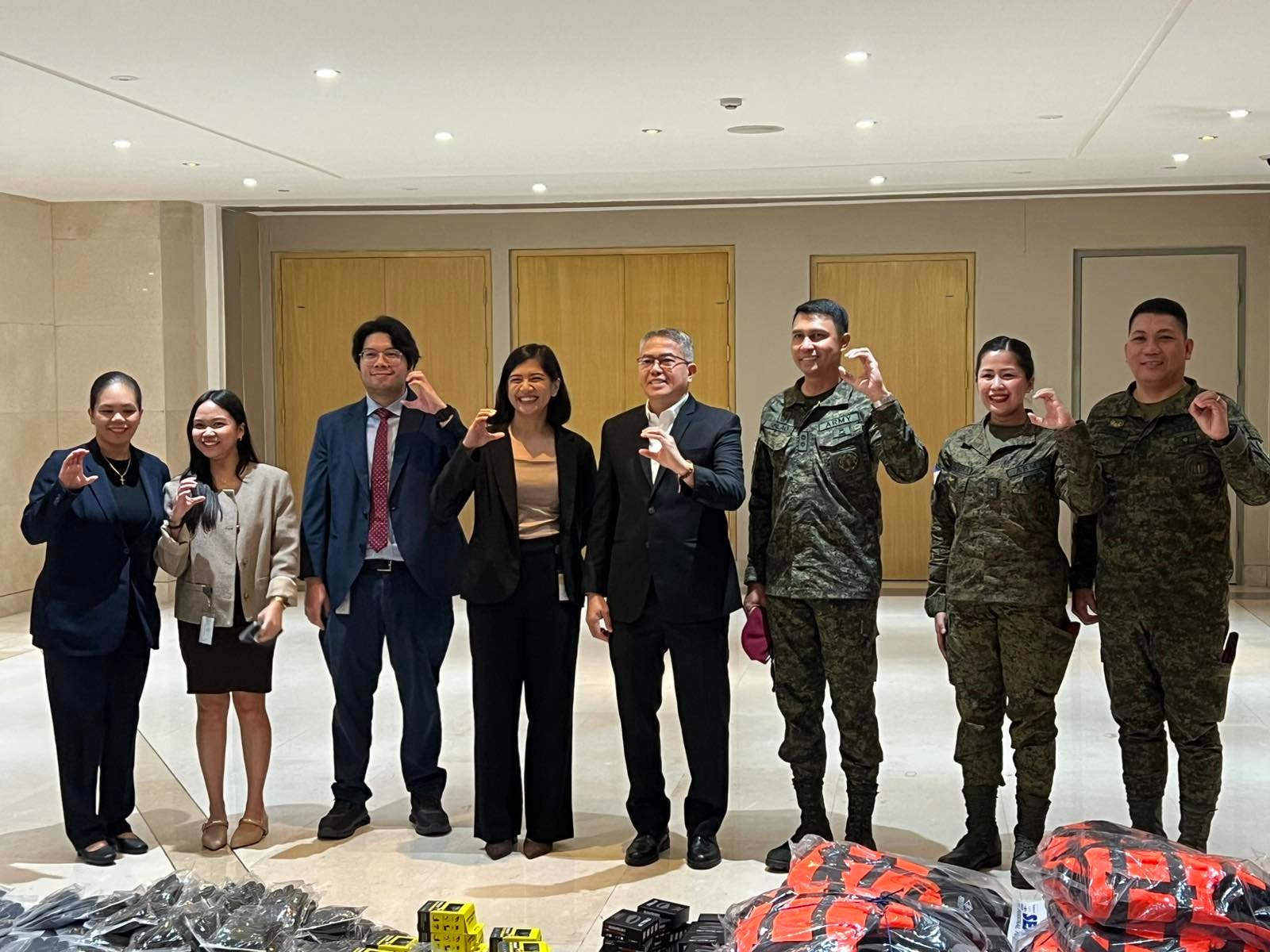 Bloomberry foundation donates rescue gear to Army engineer battalion