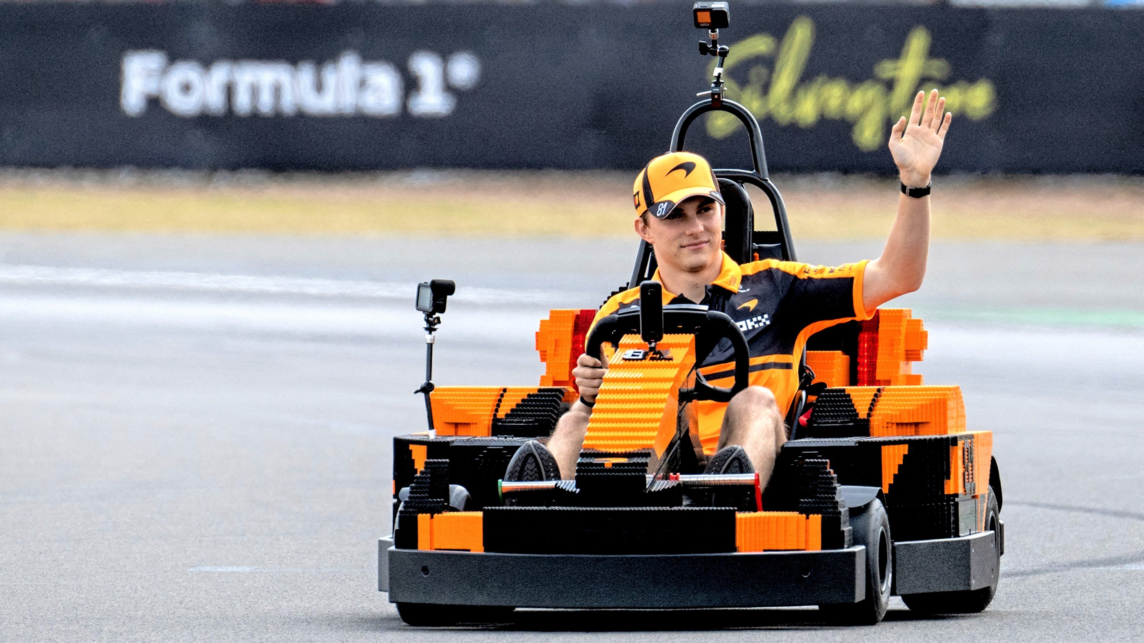 Piastri stays with McLaren