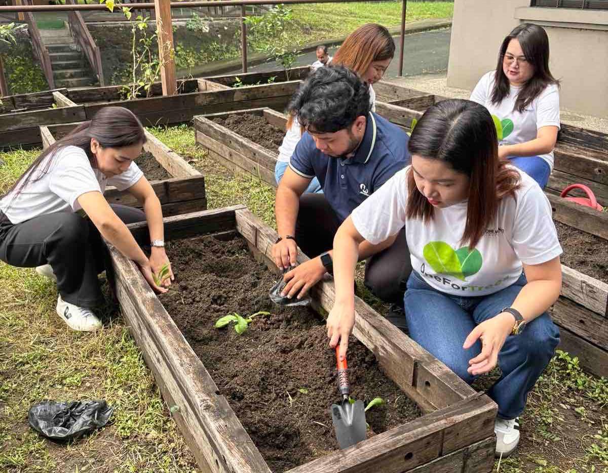 ENVIRONMENTAL stewardship. Meralco head of Home and Micro Business-North Business Area and CRS Sustainability Champion Alleni O. Pascual (left) together with other employee volunteers are planting seedlings in the PowerPlants area.