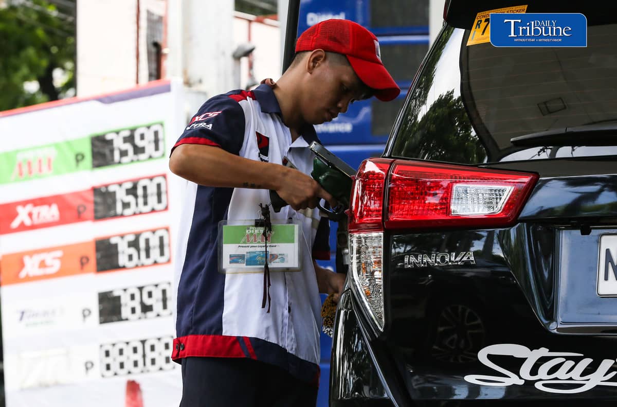 (July 18 2026) Gasoline Attendant tend motorists gas up at Petron gas station along Kalayaan in Quezon City on Saturday July 19, 2026. Oil industry Source said Major pump price hikes are expected next week, P10.50 per liter increase in diesel and P4.50 in gasoline amid renewed tensions in the Middle East. Photo/Analy Labor