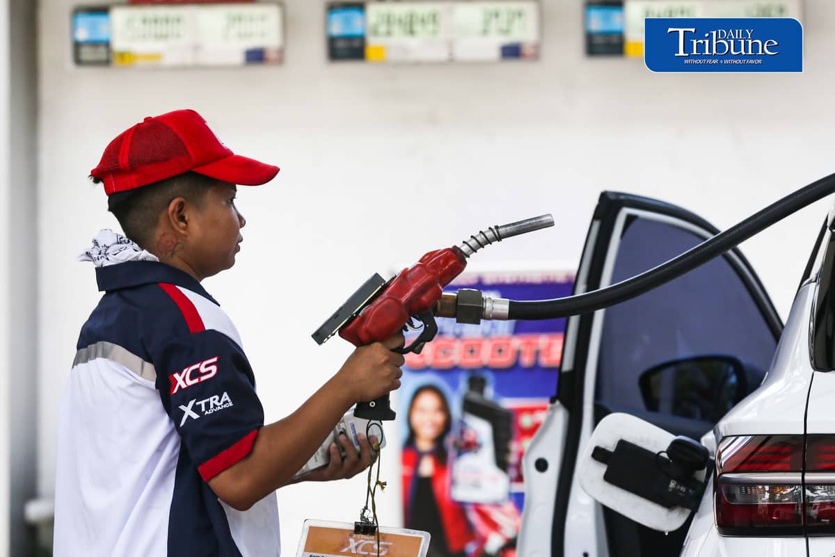 (July 18 2026) Gasoline Attendant tend motorists gas up at Petron gas station along Kalayaan in Quezon City on Saturday July 19, 2026. Oil industry Source said Major pump price hikes are expected next week, P10.50 per liter increase in diesel and P4.50 in gasoline amid renewed tensions in the Middle East. Photo/Analy Labor
