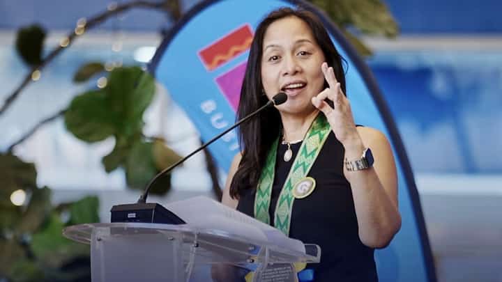 Energy Secretary Sharon Garin leads the first Visayas rollout of the DoE’s O.N.E. (Oras Natin sa Efficiency) campaign in Iloilo City, expanding the nationwide energy-saving drive and advancing solar power adoption in government buildings.