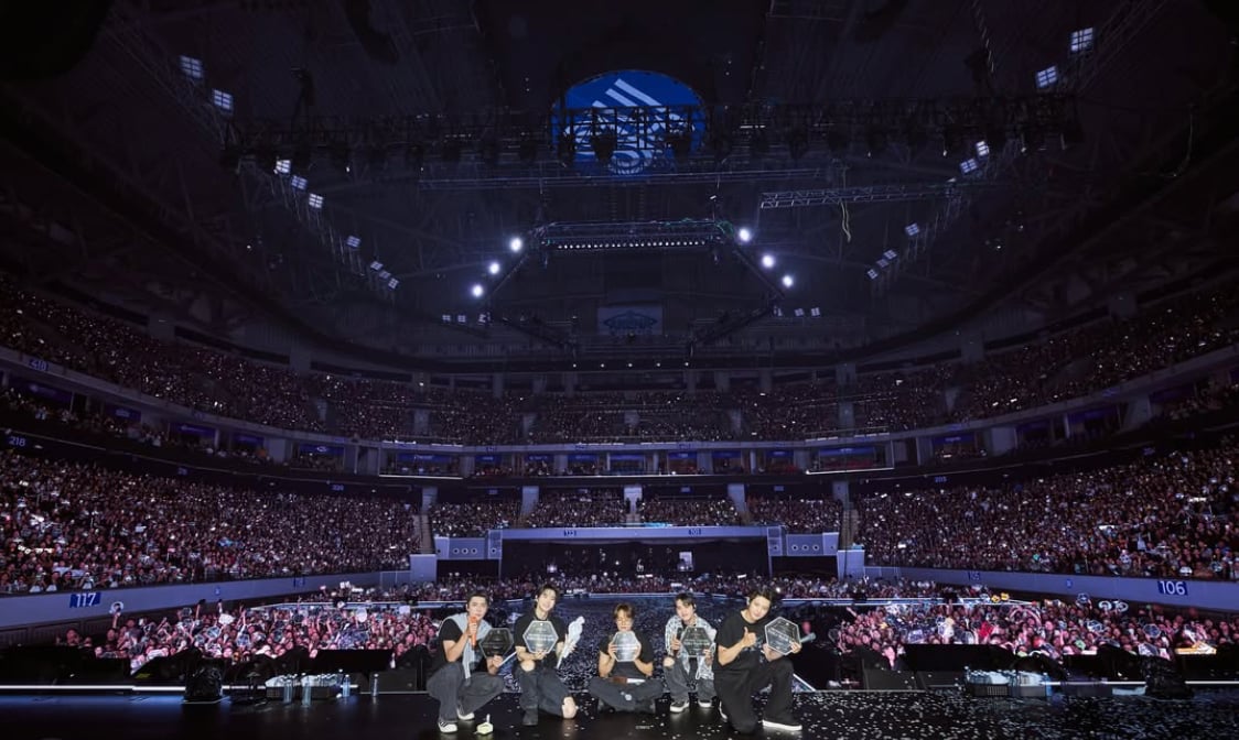 K-pop fans go all out for EXO, ITZY
