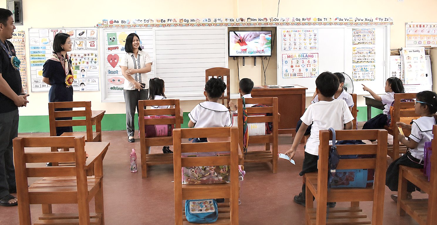 Japan embassy turns over new school building in Tarlac 
