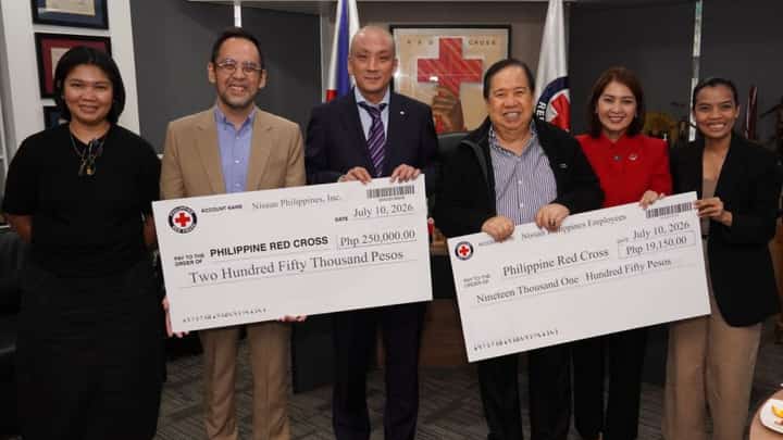 NISSAN Philippines president Yoshinori Kanazawa (third from left) presents company and employee donations to former Senator Richard ‘Dick’ Gordon( fourth from left) chairman and CEO of the Philippine Red Cross and Secretary General Dr. Gwendolyn Pang, as Nissan extends aid through the Angat Buhay Foundation for Mindanao communities affected by the earthquake.