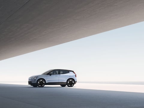 Volvo honors seat belt pioneer