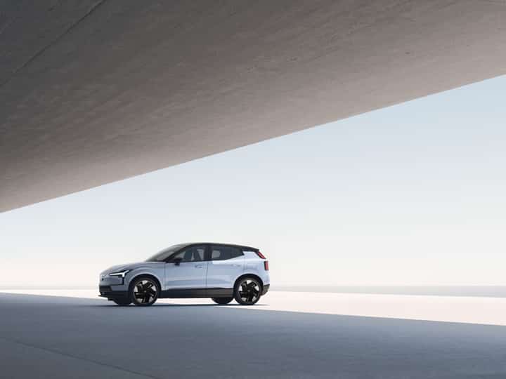 Volvo honors seat belt pioneer