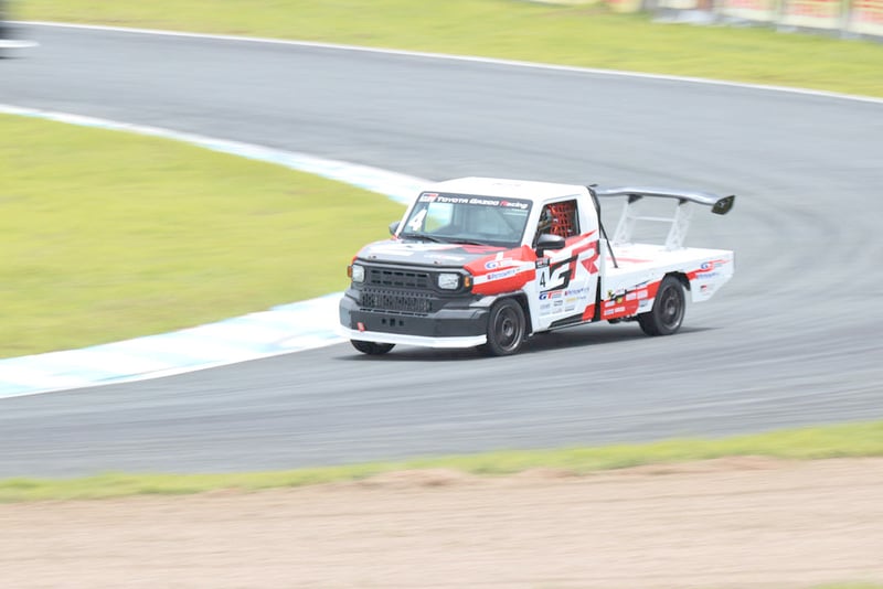 Toyota racers split Clark victories