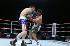 Suarez scores 1st-round KO victory over Avila