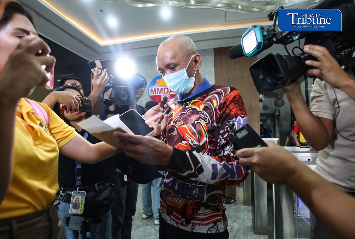 MMDA ENFORCER SPEAKS OUT 🚨
The MMDA traffic enforcer who went viral for counterflowing along the EDSA Busway faced the media on Monday, July 20, saying he panicked after receiving a call that his son, who has Down syndrome, had been rushed to the hospital.
The enforcer also admitted he had been drinking before the incident. MMDA General Manager Nicolas Torre said the employee may face criminal and administrative charges, fines, and possible dismissal from the service.
📸: Analy Labor