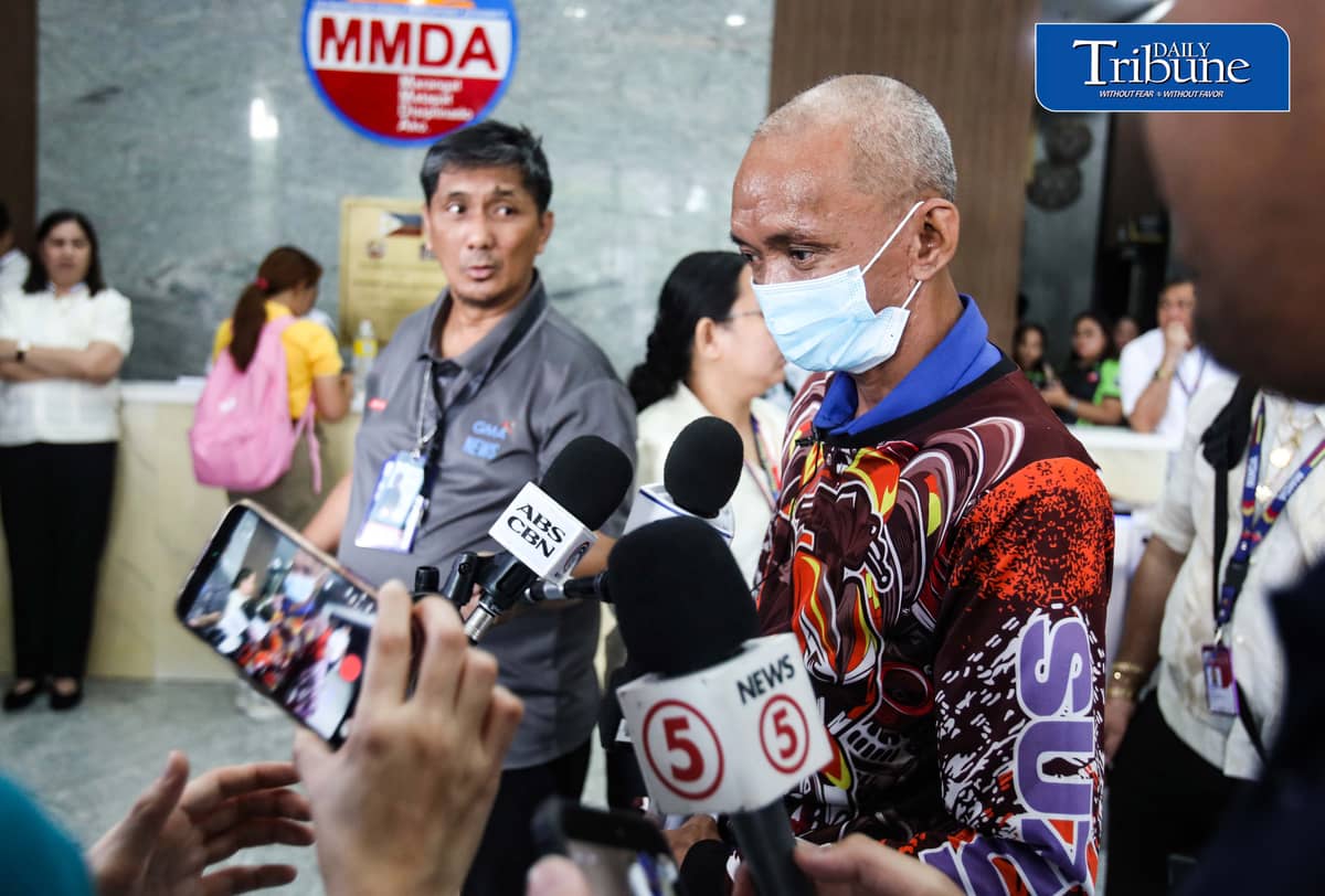 MMDA ENFORCER SPEAKS OUT 🚨
The MMDA traffic enforcer who went viral for counterflowing along the EDSA Busway faced the media on Monday, July 20, saying he panicked after receiving a call that his son, who has Down syndrome, had been rushed to the hospital.
The enforcer also admitted he had been drinking before the incident. MMDA General Manager Nicolas Torre said the employee may face criminal and administrative charges, fines, and possible dismissal from the service.
📸: Analy Labor